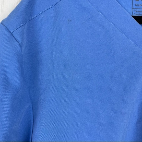Figs light blue scrub top size Large - Picture 3 of 7